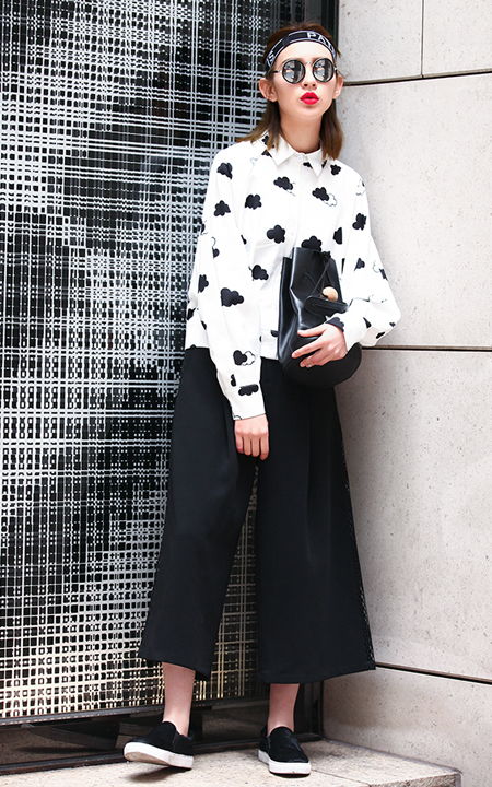 日韓風尚 簡約黑色套頭衛衣的百變穿搭指南